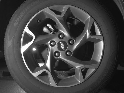 Used 2025 Chevrolet Trax LT FWD image 15