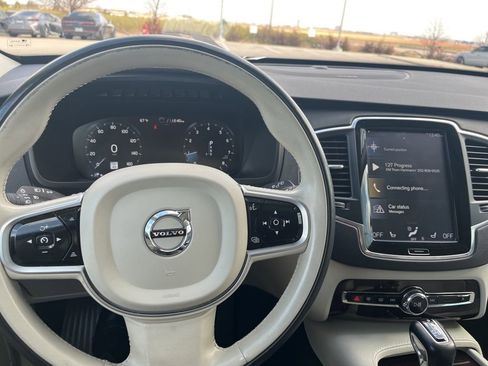 Used 2019 Volvo XC90 T5 Momentum w/ Multimedia Package image 5