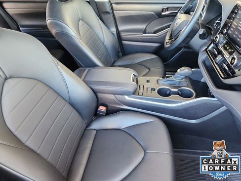 Used 2021 Toyota Highlander XLE FWD image 15