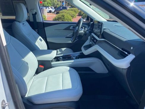 Used 2025 Ford Explorer Platinum w/ LUX Leather Package AWD/4WD image 20
