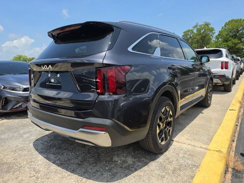 Certified 2025 Kia Sorento S FWD image 17