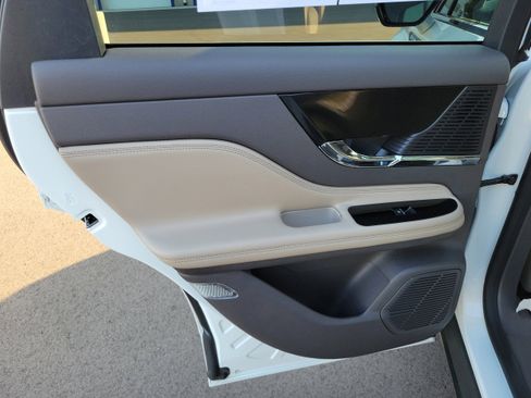 Used 2022 Lincoln Corsair AWD w/ Premium Package image 10