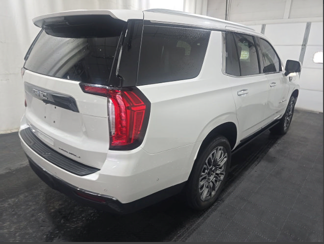 Used 2023 GMC Yukon Denali Ultimate w/ LPO, Floor Liner Package AWD/4WD image 5