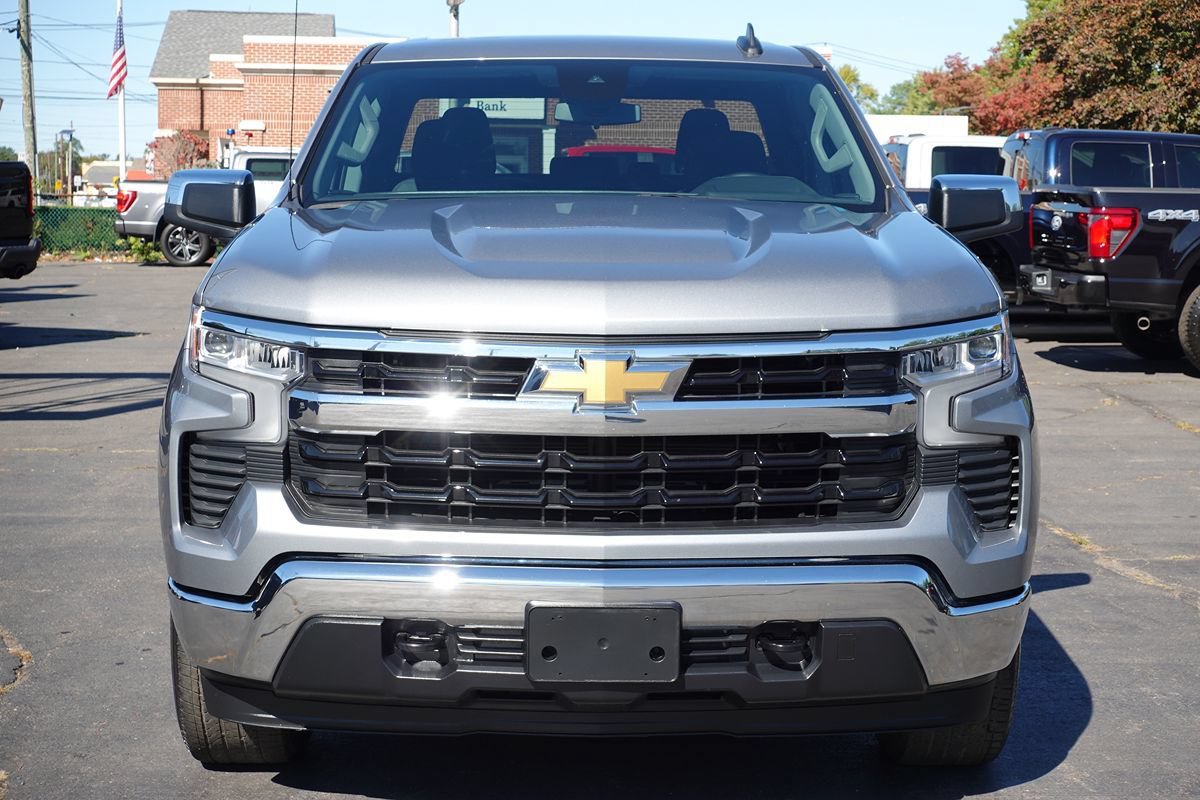 Used 2024 Chevrolet Silverado 1500 LT AWD/4WD image 7