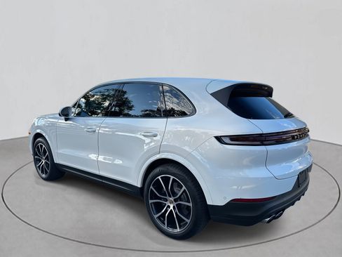 Used 2024 Porsche Cayenne image 3