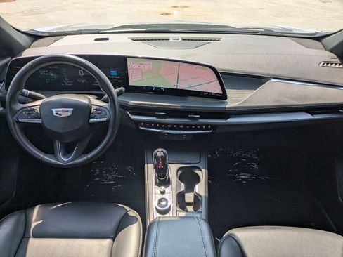 Used 2025 Cadillac XT4 Premium Luxury FWD image 16
