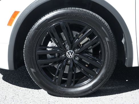 Used 2022 Volkswagen Tiguan SE R-Line image 43