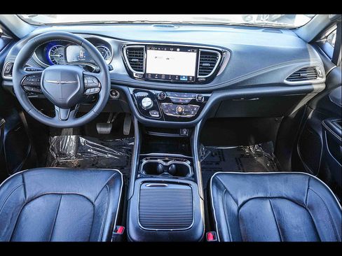 Used 2022 Chrysler Pacifica Limited w/ Uconnect Theater Family Group FWD image 13