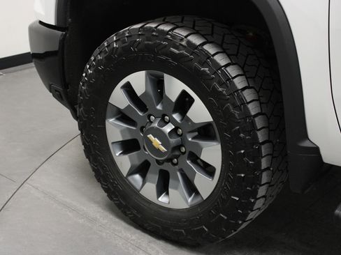 Used 2024 Chevrolet Silverado 2500 Custom w/ Custom Value Package image 10