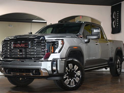 Used 2024 GMC Sierra 2500 Denali w/ Denali Reserve Package AWD/4WD image 4