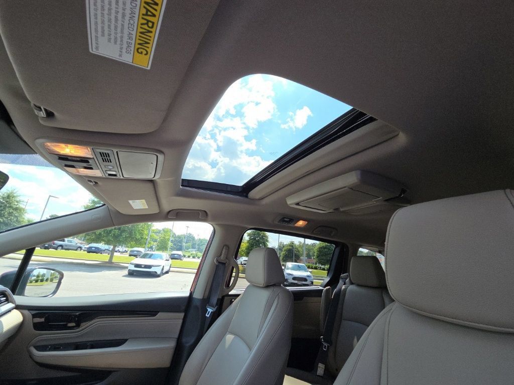 Used 2024 Honda Odyssey Touring image 30