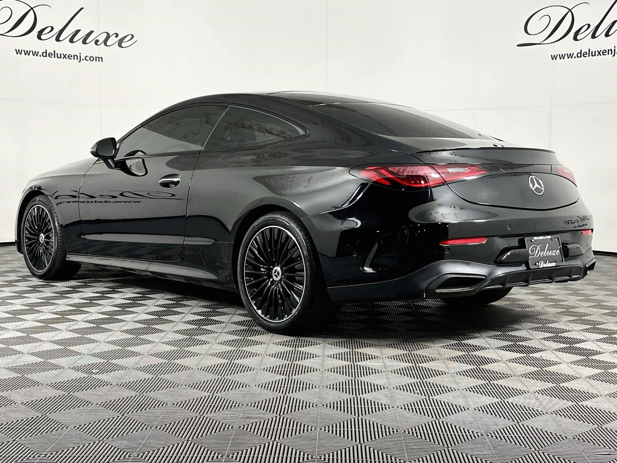 Used 2024 Mercedes-Benz CLE 300 4MATIC Coupe image 4
