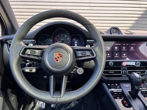 Certified 2026 Porsche Macan image 14