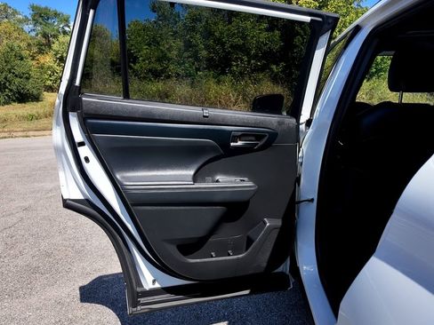 Used 2022 Toyota Highlander XSE image 29