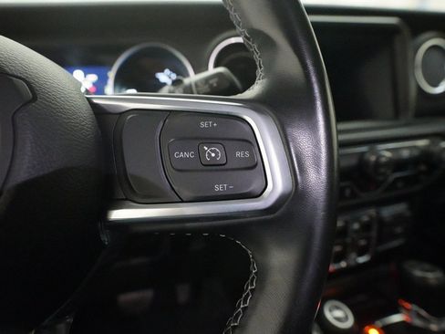 Used 2022 Jeep Wrangler Unlimited Sahara image 18