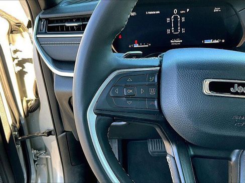 Used 2024 Jeep Grand Cherokee L Laredo image 18