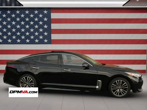 Used 2018 Kia Stinger Premium RWD image 2