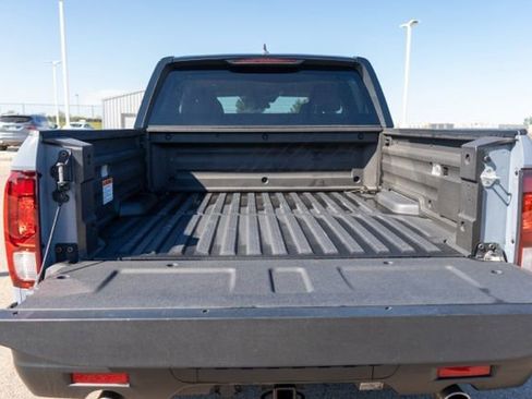 Used 2025 Honda Ridgeline Sport image 11