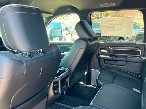 New 2026 RAM 3500 Laramie AWD/4WD image 19