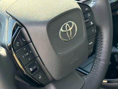Used 2024 Toyota Prius XLE FWD image 29