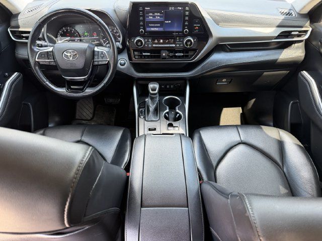 Used 2021 Toyota Highlander XLE FWD image 10