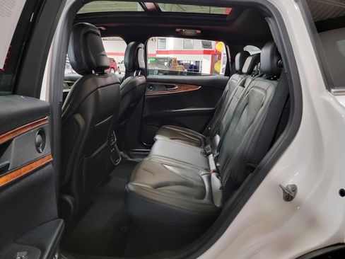 Used 2020 Lincoln Nautilus Reserve image 24