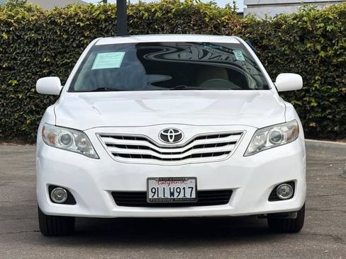 Used 2011 Toyota Camry XLE w/ SE/XLE Extra-Value Pkg FWD image 9