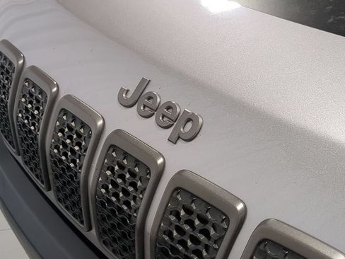 Used 2020 Jeep Cherokee Trailhawk w/ Cold Weather Group AWD/4WD image 15