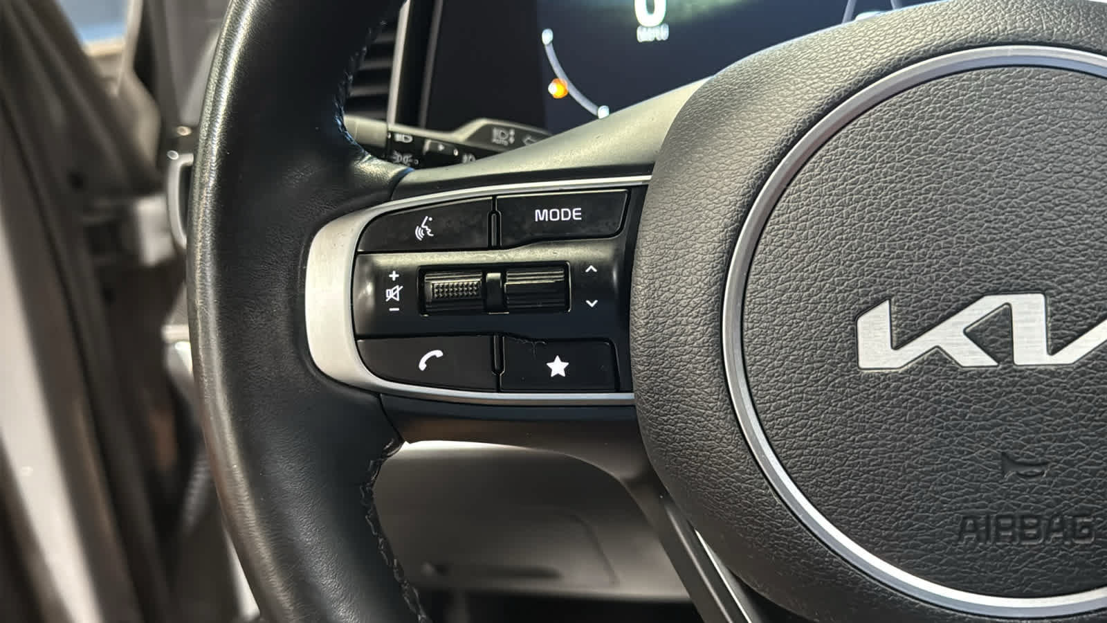 Used 2025 Kia Sportage SX AWD/4WD image 12
