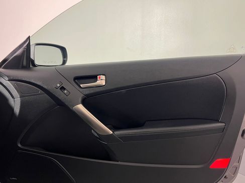 Used 2013 Hyundai Genesis 3.8 image 13