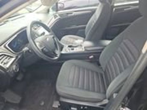 Used 2019 Ford Fusion SE FWD image 2