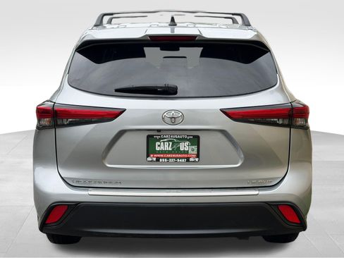 Used 2023 Toyota Highlander LE AWD/4WD image 8