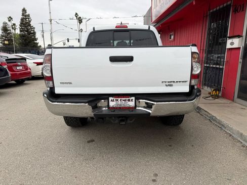 Used 2014 Toyota Tacoma PreRunner w/ Limited Package RWD image 7
