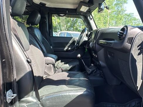 Used 2016 Jeep Wrangler Unlimited Sahara AWD/4WD image 21
