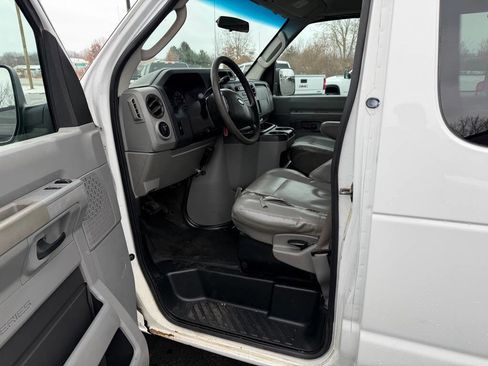 Used 2009 Ford E-350 and Econoline 350 Extended Wagon Super Duty image 10
