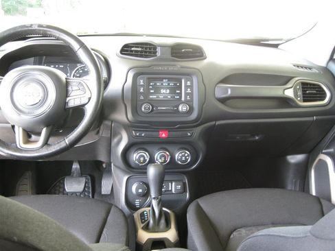 Used 2017 Jeep Renegade Latitude w/ Cold Weather Group AWD/4WD image 29