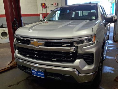 Used 2022 Chevrolet Silverado 1500 LT w/ Safety Package AWD/4WD image 2
