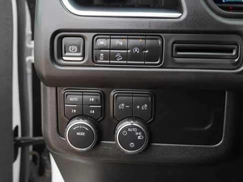 Used 2024 Chevrolet Suburban Premier AWD/4WD image 23
