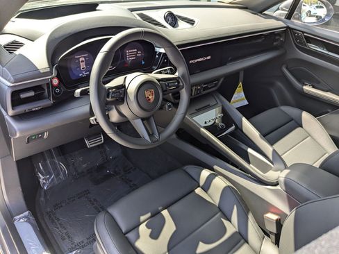 New 2025 Porsche Macan 4S Electric image 4