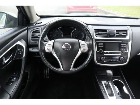 Used 2017 Nissan Altima 2.5 SV image 8