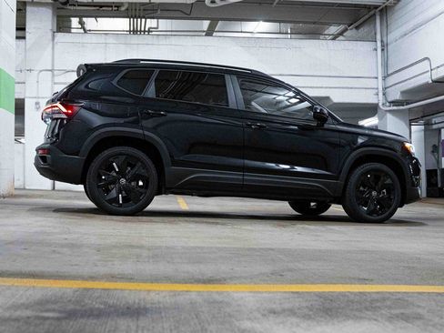 New 2026 Volkswagen Taos SE FWD image 7