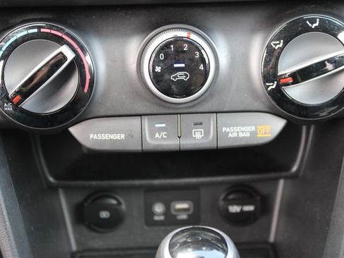 Used 2019 Hyundai Kona SEL AWD/4WD image 16