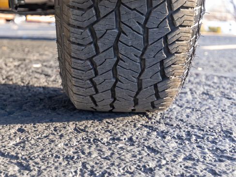 Used 2025 Nissan Frontier PRO-4X image 32