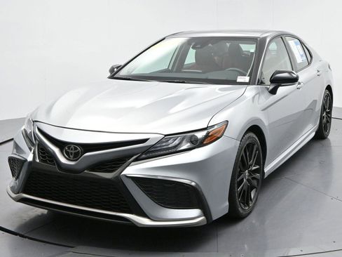 Used 2024 Toyota Camry XSE FWD image 3