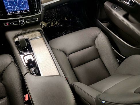 Used 2024 Volvo S90 B6 Plus image 16