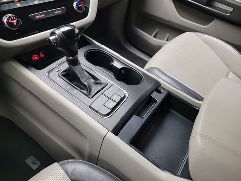 Used 2016 Kia Sedona LX w/ LX Essentials Premium Package FWD image 26