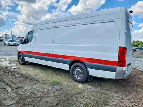 Used 2021 Freightliner Sprinter 2500 RWD image 2