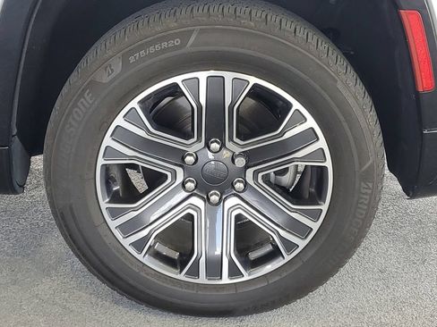 Used 2022 Jeep Wagoneer Series III RWD image 7