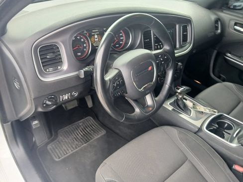 Used 2019 Dodge Charger SXT RWD image 7
