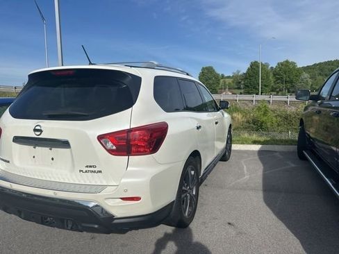 Used 2017 Nissan Pathfinder Platinum AWD/4WD image 19
